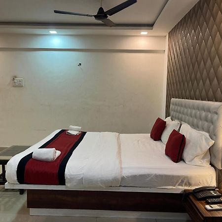 Arsh Executive Inn Дайв Экстерьер фото