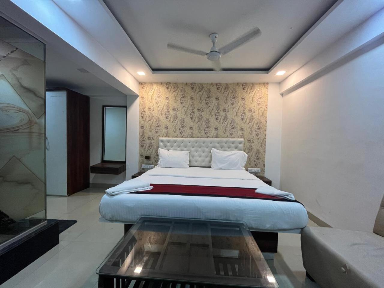 Arsh Executive Inn Дайв Экстерьер фото