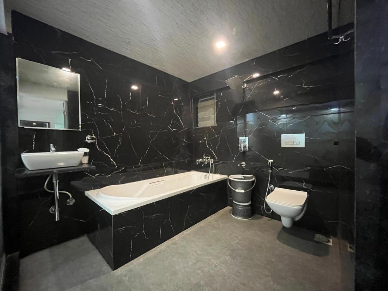 Arsh Executive Inn Дайв Экстерьер фото