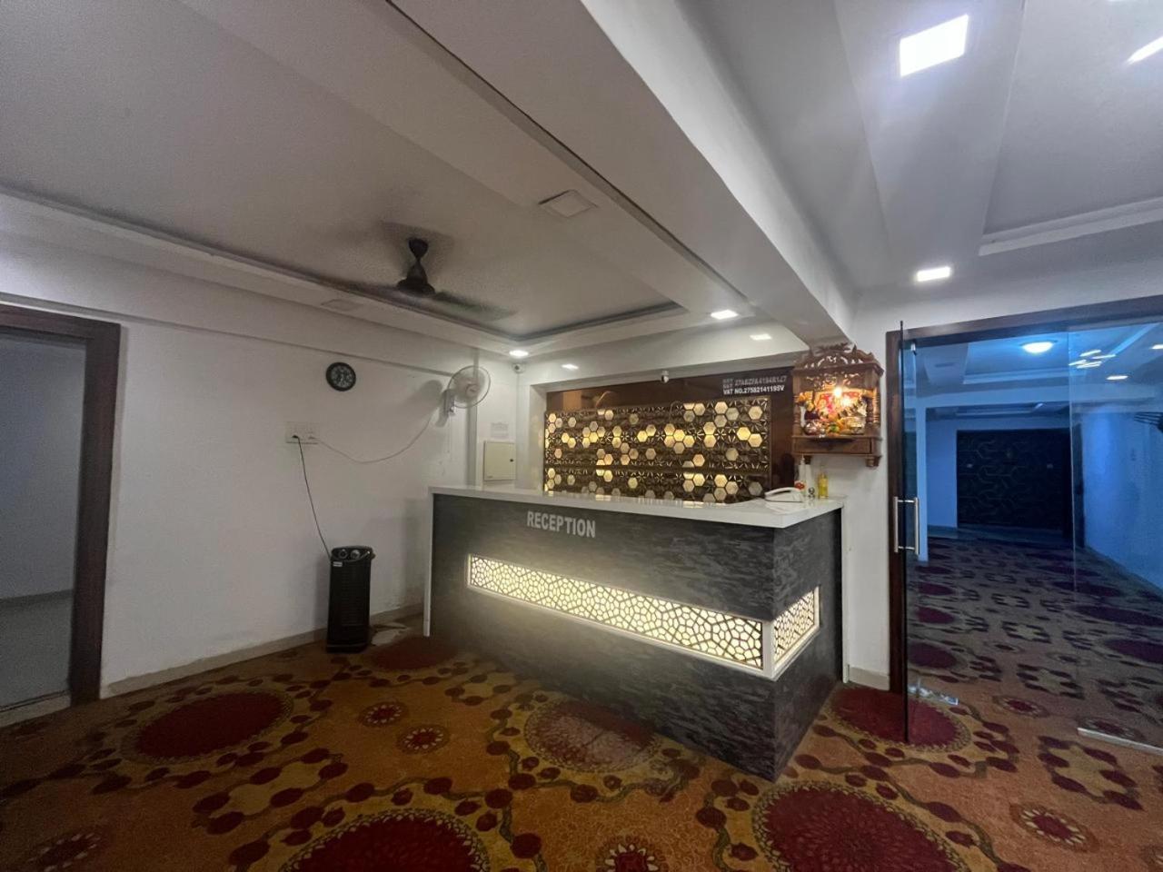 Arsh Executive Inn Дайв Экстерьер фото