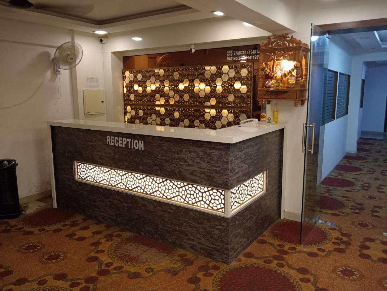 Arsh Executive Inn Дайв Экстерьер фото
